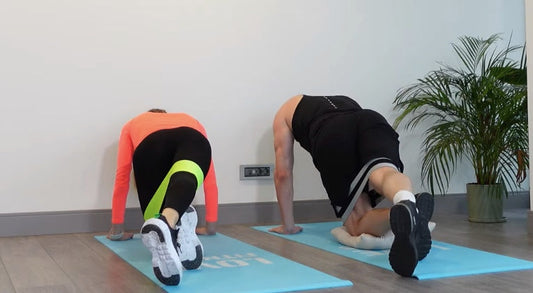 RB Rainbow Kick with band – glute activation on mat | Direnç bandı ile RB Rainbow Kick egzersizi – kalça aktivasyonu | Fitinsane